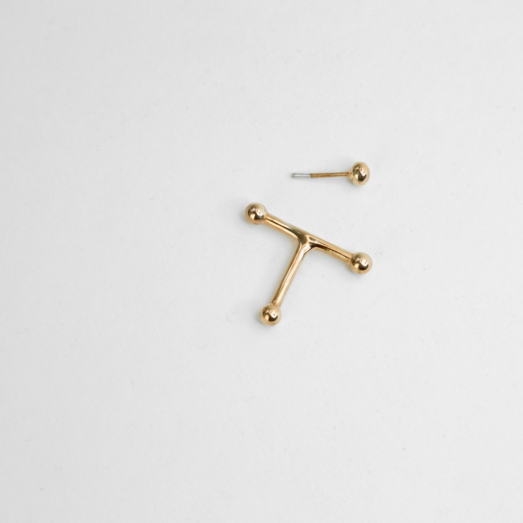 Mono-earring Transversal
