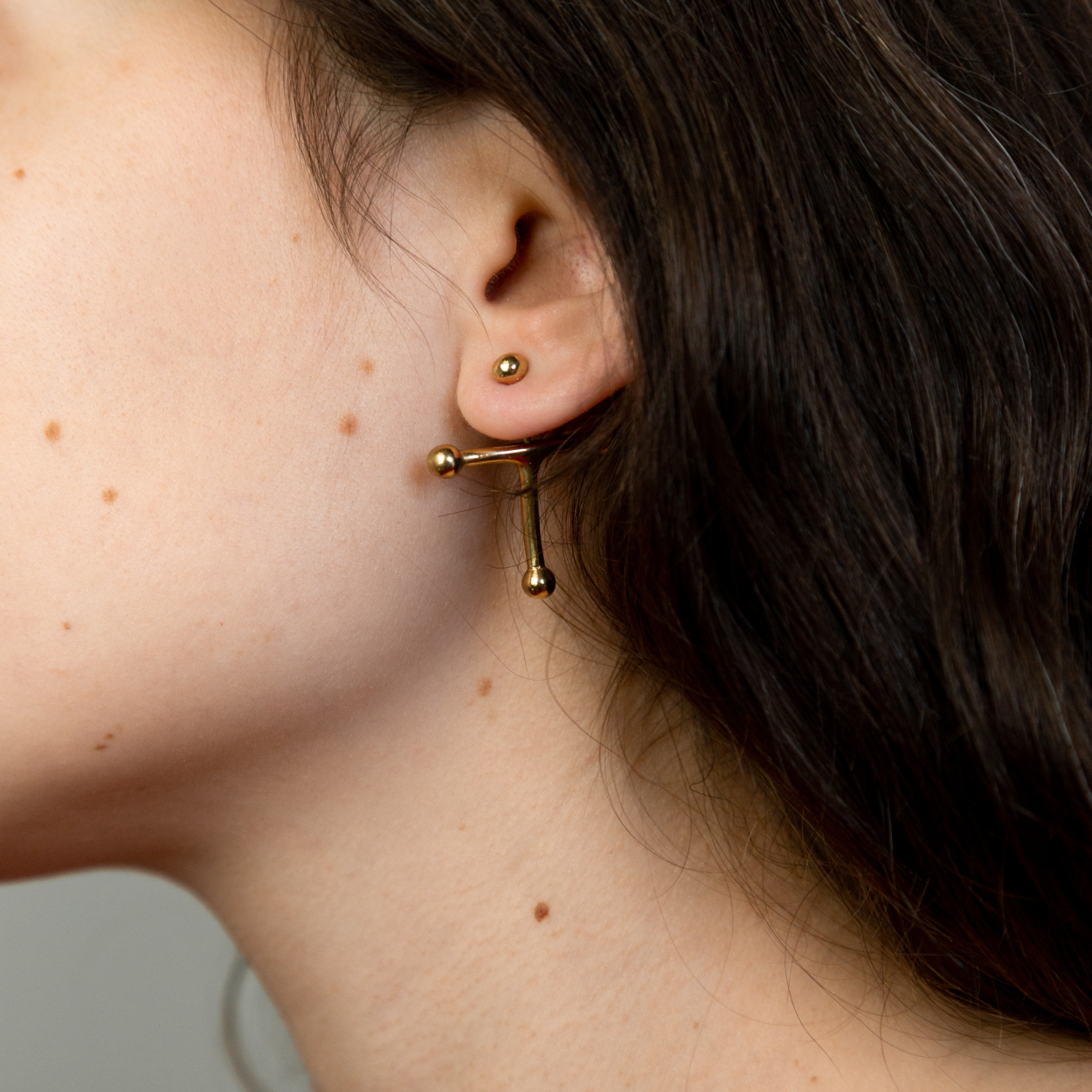 Mono-earring Transversal