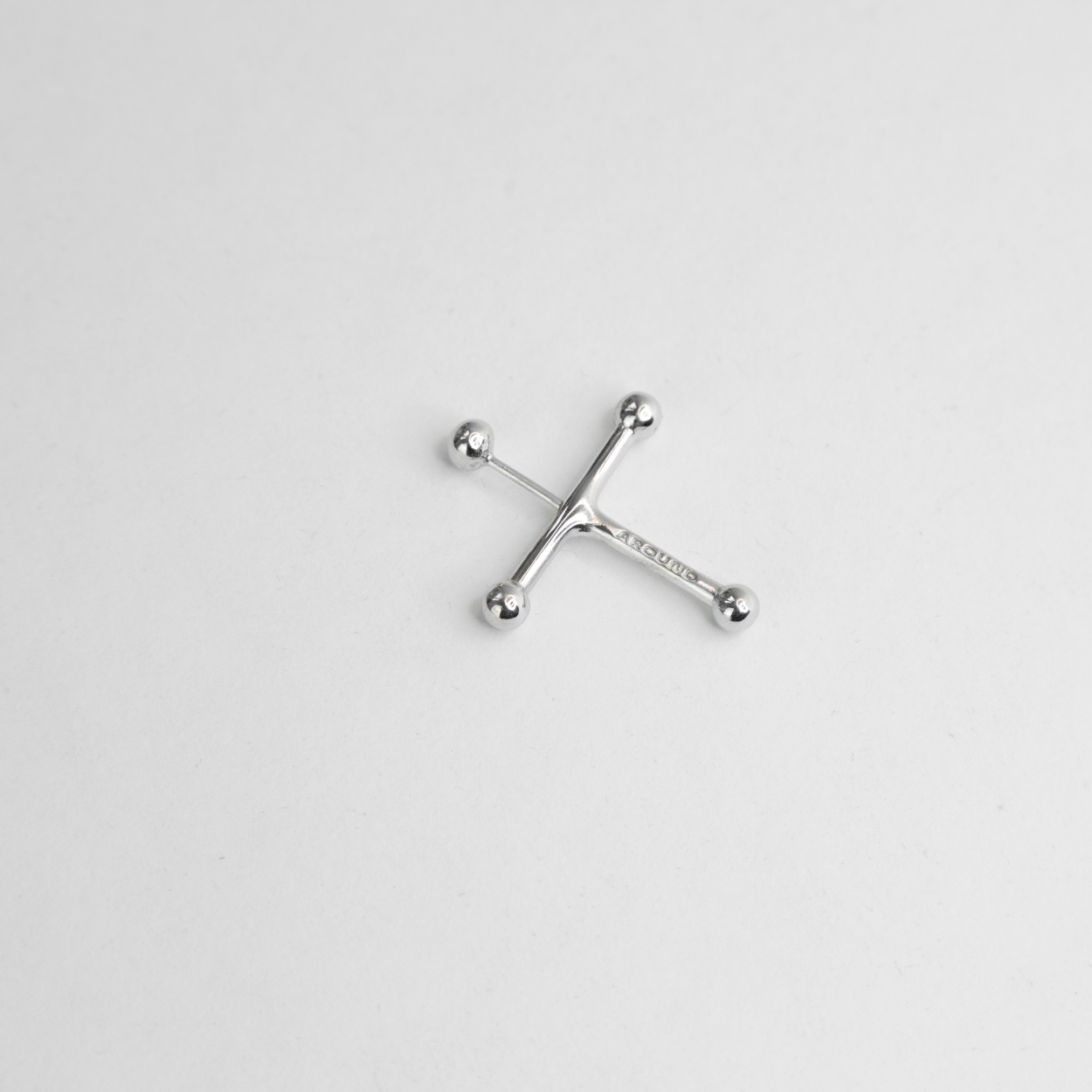 Mono-earring Transversal